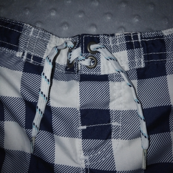 4/$20 Toddler boy OshKosh checkered swim trunks 2T - Picture 5 of 15